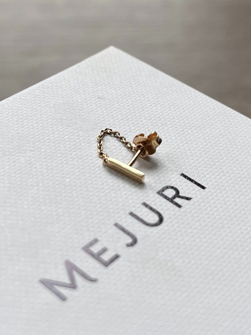 Mejuri SINGLE Bar Chain Stud 14k
